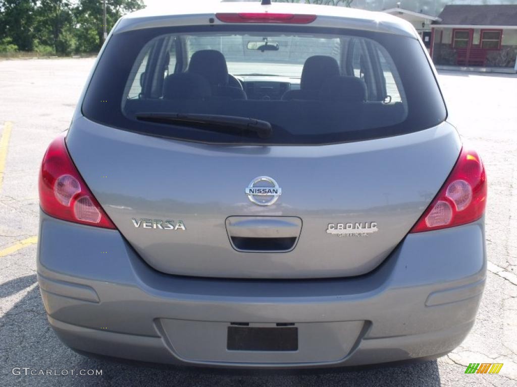 2010 Versa 1.8 S Hatchback - Magnetic Gray Metallic / Charcoal photo #4