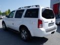 Avalanche White - Pathfinder SE Photo No. 3