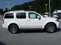 Avalanche White - Pathfinder SE Photo No. 6