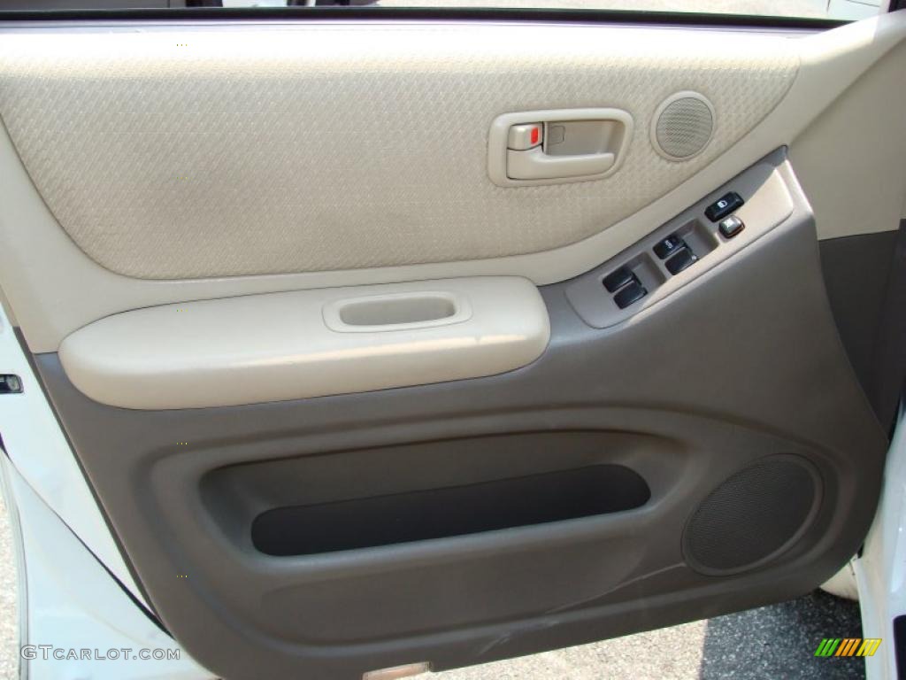 2004 Highlander 4WD - Super White / Ivory photo #15