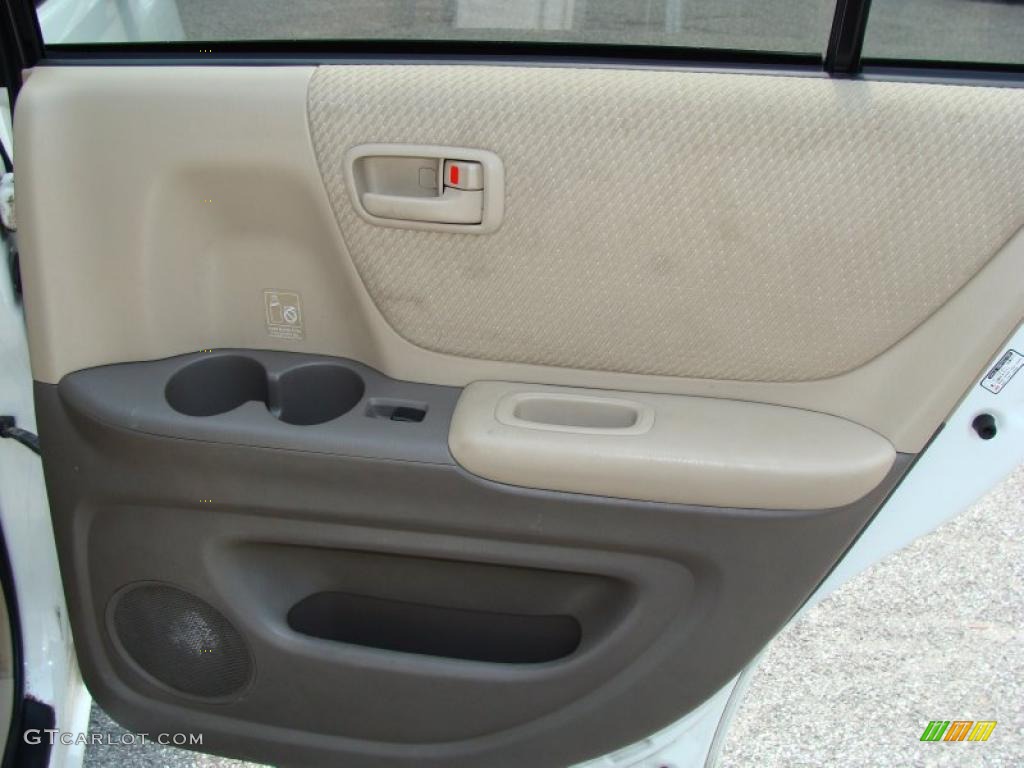 2004 Highlander 4WD - Super White / Ivory photo #18