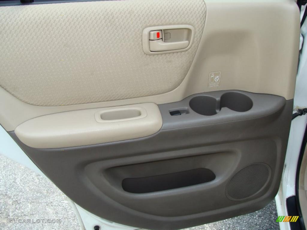 2004 Highlander 4WD - Super White / Ivory photo #20
