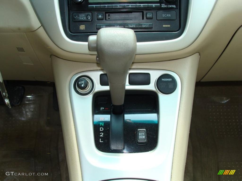 2004 Highlander 4WD - Super White / Ivory photo #24