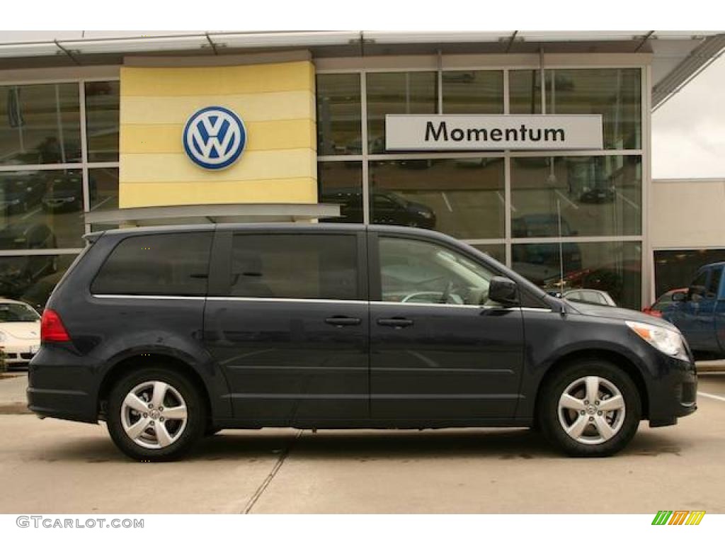 Nocturne Black Metallic Volkswagen Routan