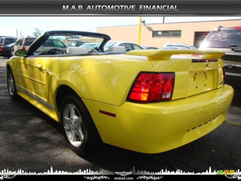 2002 Mustang V6 Convertible - Zinc Yellow / Oxford White photo #4