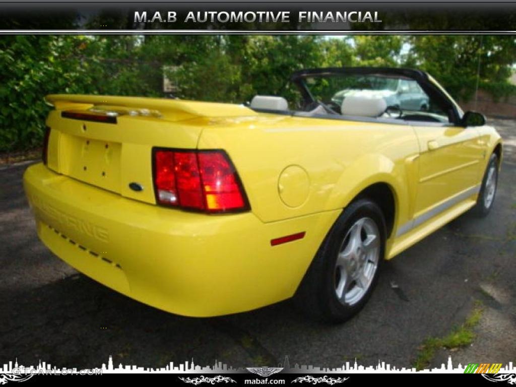 2002 Mustang V6 Convertible - Zinc Yellow / Oxford White photo #6
