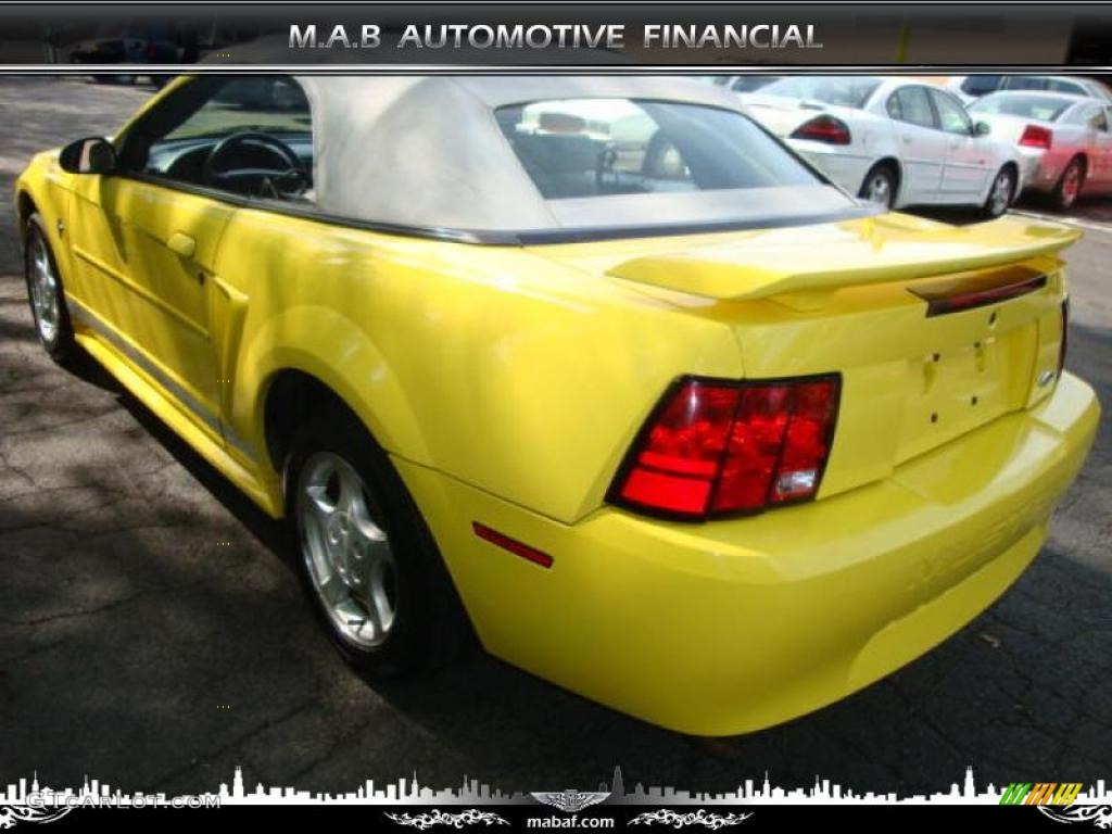 2002 Mustang V6 Convertible - Zinc Yellow / Oxford White photo #30