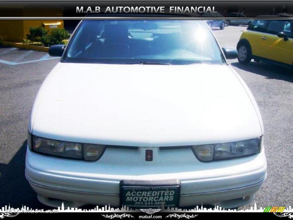1997 Cutlass Supreme SL Sedan - Bright White / Graphite photo #1