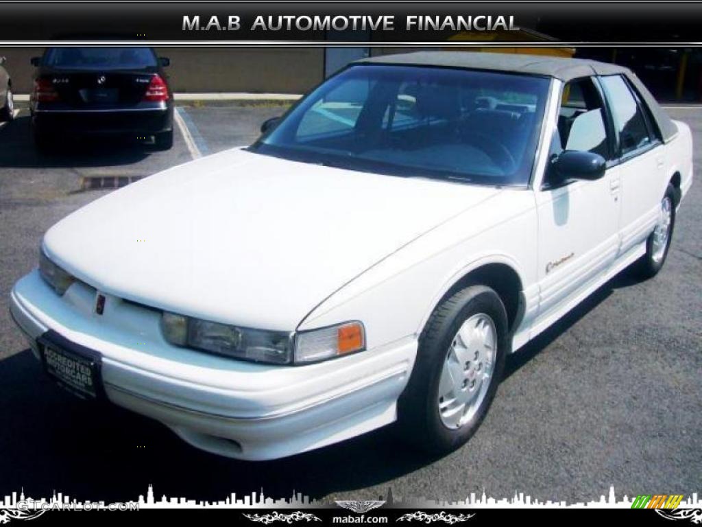 1997 Cutlass Supreme SL Sedan - Bright White / Graphite photo #2