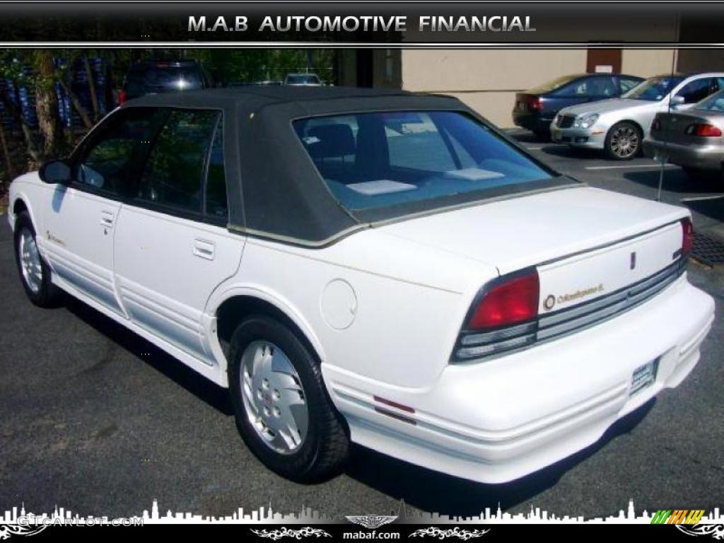 1997 Cutlass Supreme SL Sedan - Bright White / Graphite photo #4