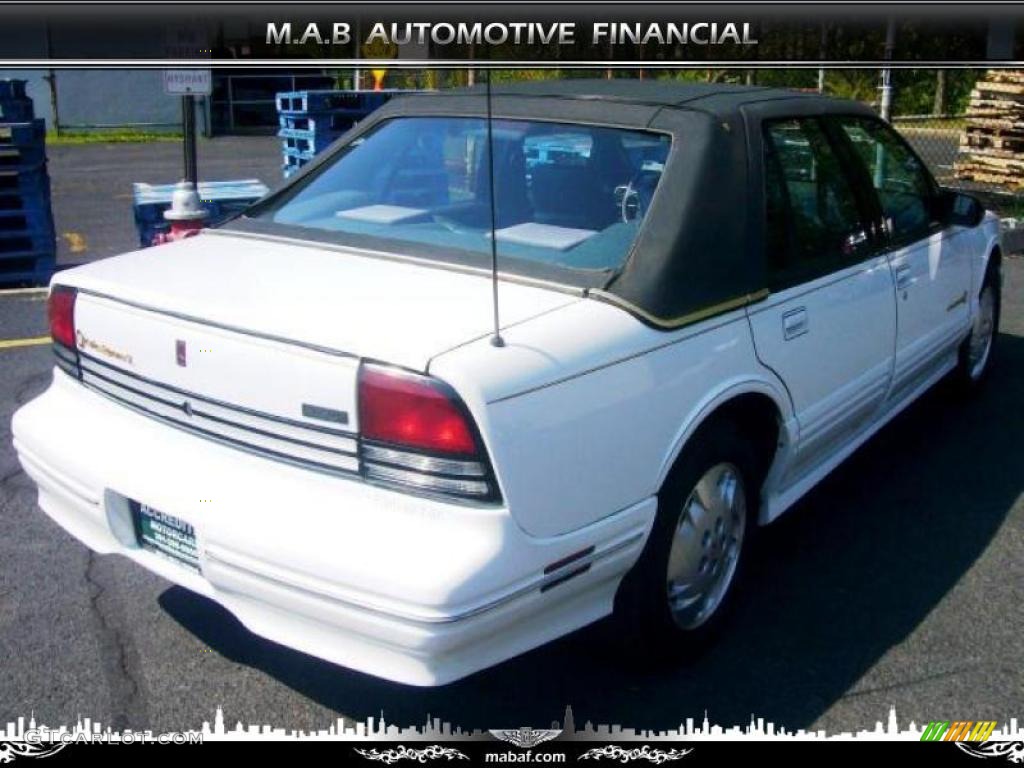 1997 Cutlass Supreme SL Sedan - Bright White / Graphite photo #6