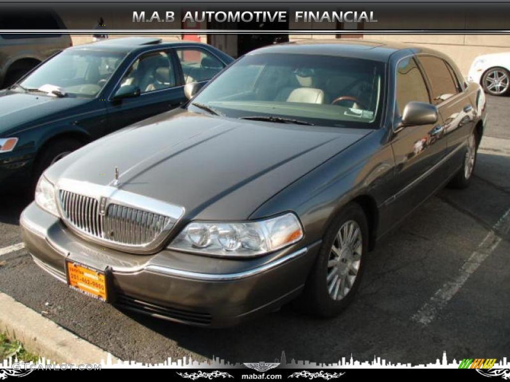 2004 Town Car Ultimate - Charcoal Grey Metallic / Medium Dark Parchment/Light Parchment photo #2