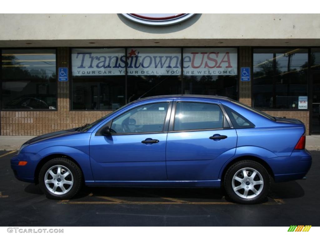 2005 Focus ZX4 SE Sedan - French Blue Metallic / Dark Flint/Light Flint photo #10