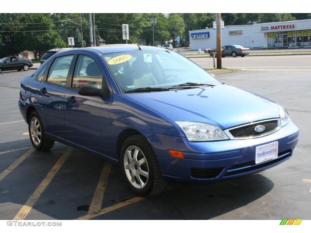 2005 Focus ZX4 SE Sedan - French Blue Metallic / Dark Flint/Light Flint photo #13