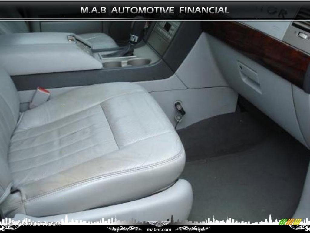 2004 Navigator Luxury 4x4 - True Blue Metallic / Dove Grey photo #12