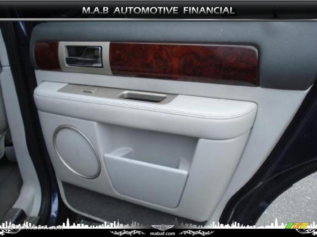 2004 Navigator Luxury 4x4 - True Blue Metallic / Dove Grey photo #13