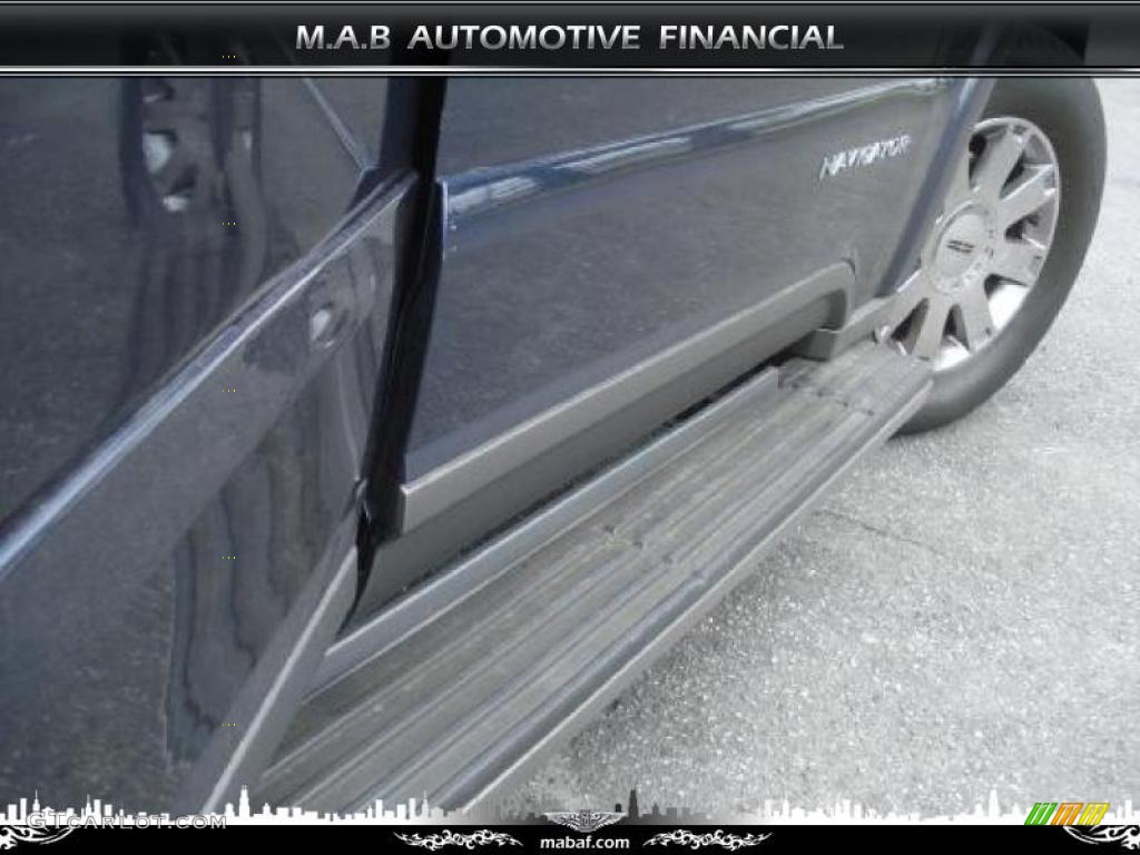 2004 Navigator Luxury 4x4 - True Blue Metallic / Dove Grey photo #17