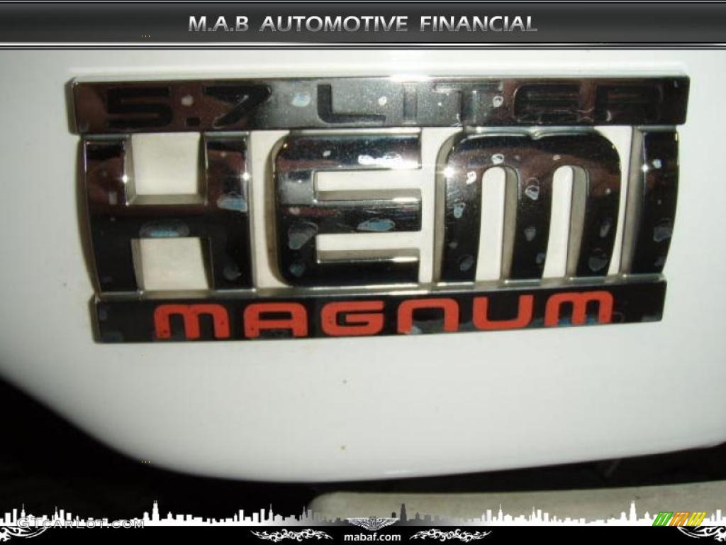 2004 Ram 1500 SLT Quad Cab 4x4 - Bright White / Dark Slate Gray photo #12