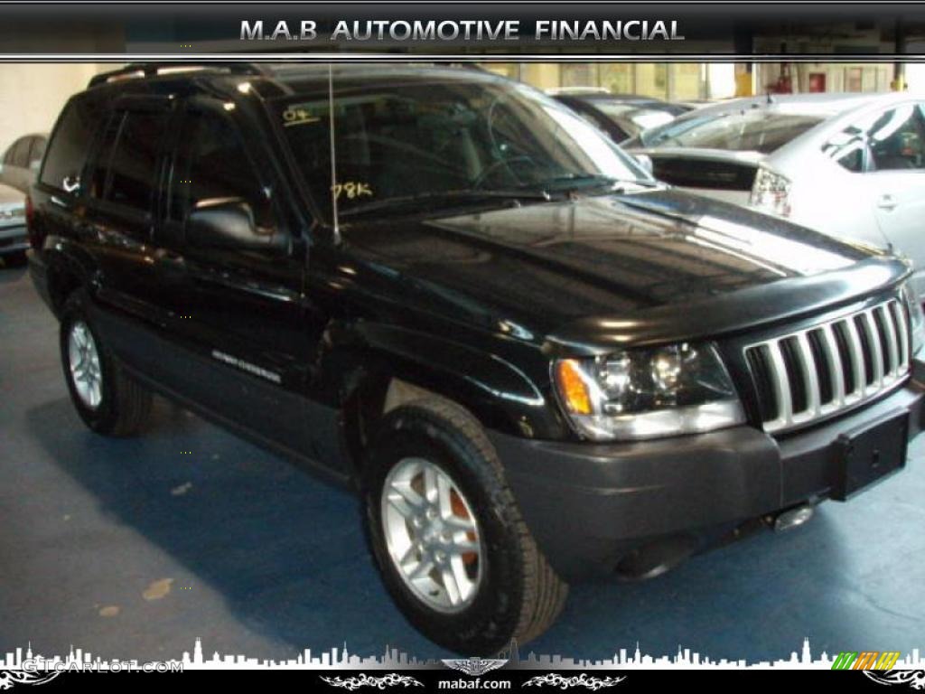 2004 Grand Cherokee Laredo 4x4 - Brillant Black Crystal Pearl / Dark Slate Gray photo #1