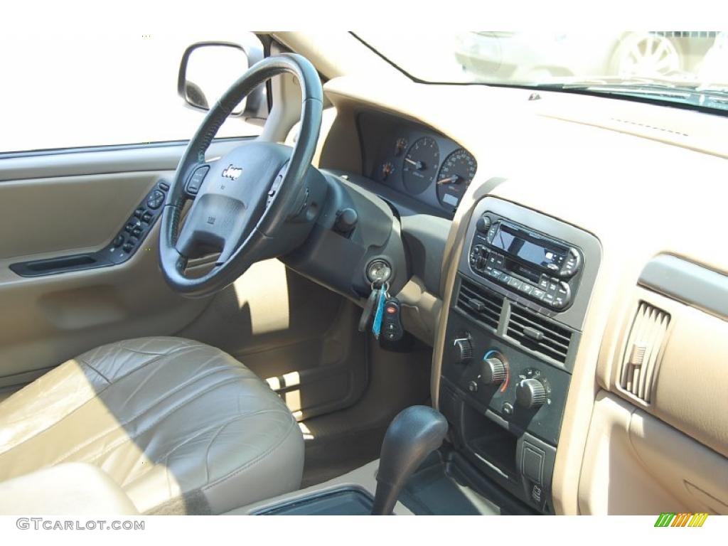 2003 Grand Cherokee Laredo - Light Pewter Metallic / Sandstone photo #11
