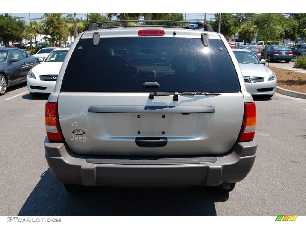 2003 Grand Cherokee Laredo - Light Pewter Metallic / Sandstone photo #17