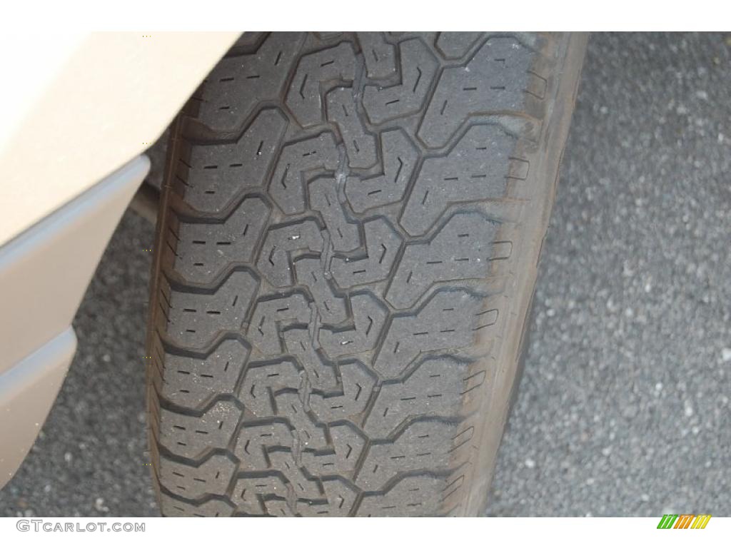 2003 Grand Cherokee Laredo - Light Pewter Metallic / Sandstone photo #20