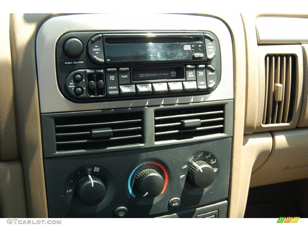 2003 Grand Cherokee Laredo - Light Pewter Metallic / Sandstone photo #22