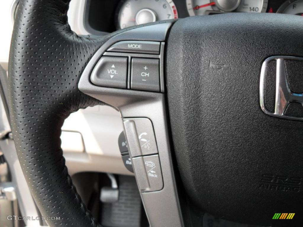 2010 Honda Pilot Touring 4WD Controls Photo #32683763