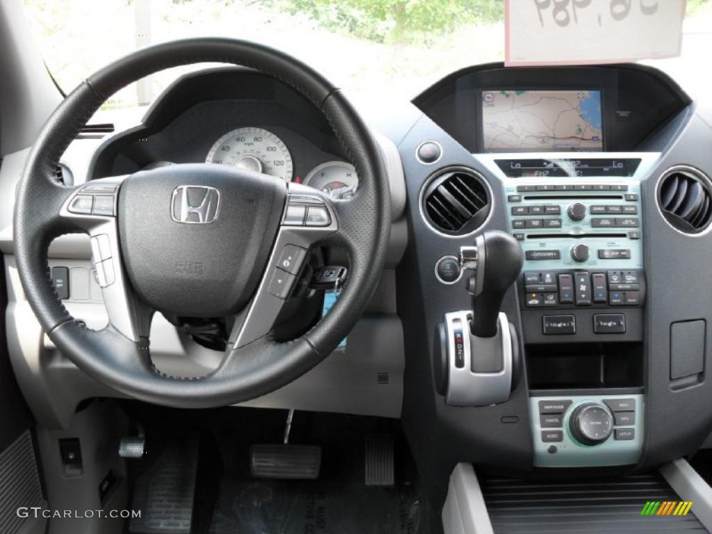 2010 Honda Pilot Touring 4WD Controls Photo #32683875