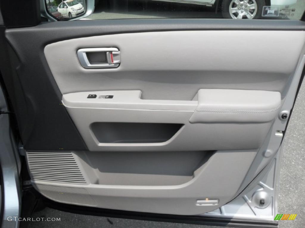 2010 Honda Pilot Touring 4WD Gray Door Panel Photo #32683951