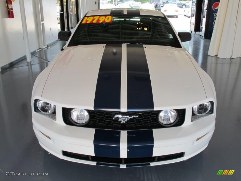 2006 Mustang GT Premium Coupe - Performance White / Dark Charcoal photo #2