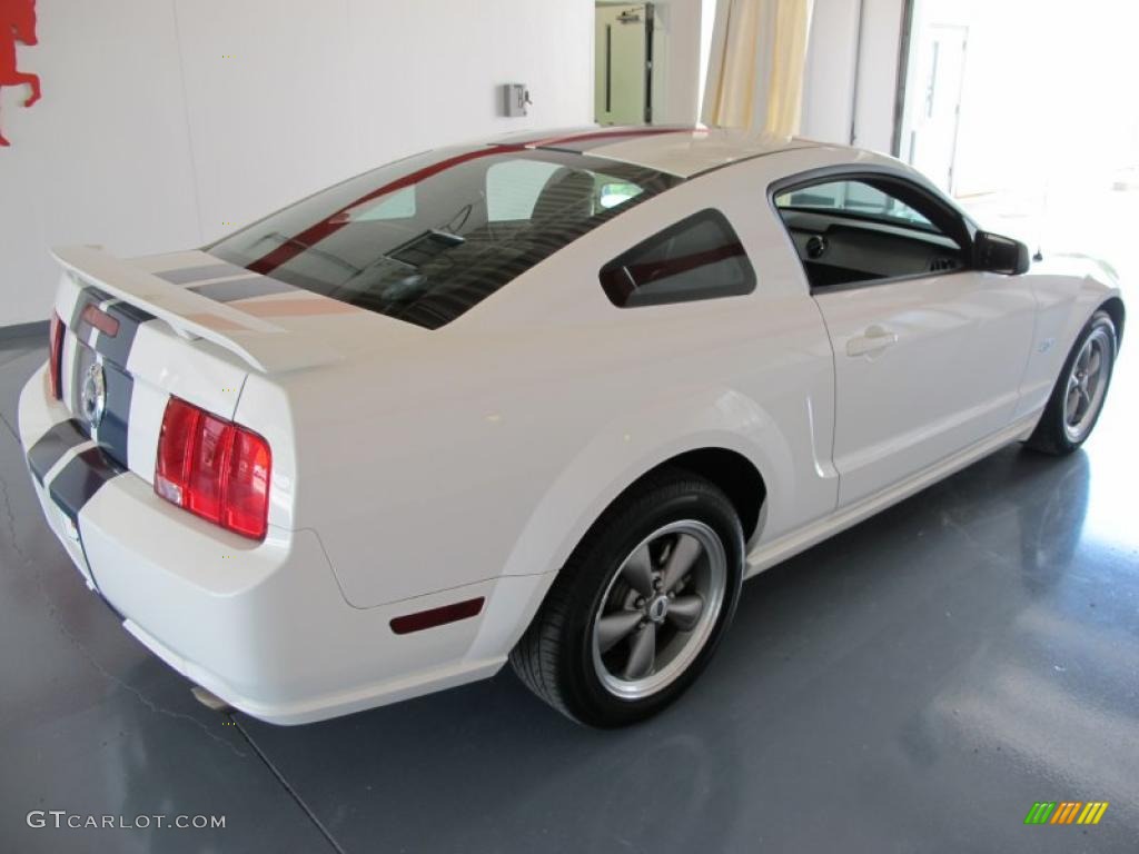 2006 Mustang GT Premium Coupe - Performance White / Dark Charcoal photo #6