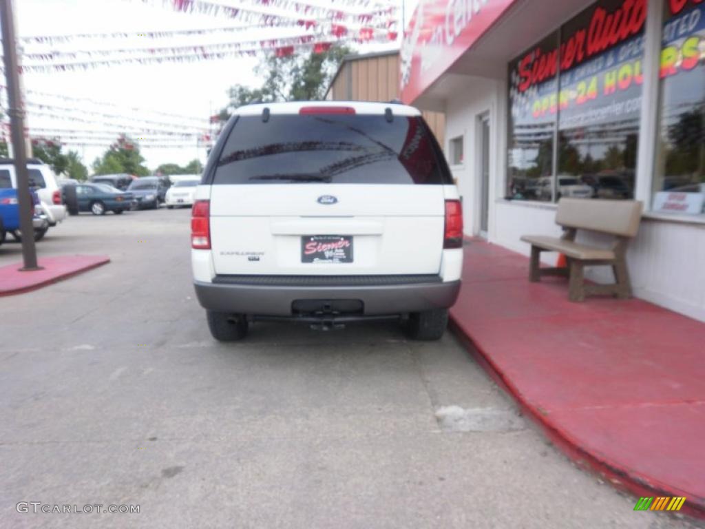 2004 Explorer XLT 4x4 - Oxford White / Graphite photo #8