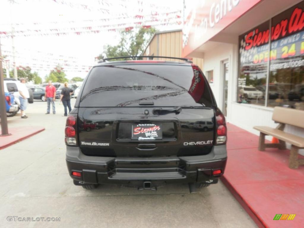 2004 TrailBlazer LS 4x4 - Black / Medium Pewter photo #11