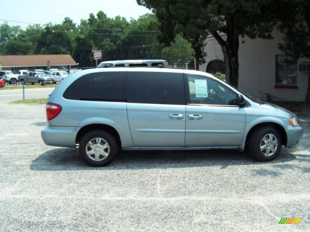 2003 Town & Country LX - Butane Blue Pearl / Navy Blue photo #4
