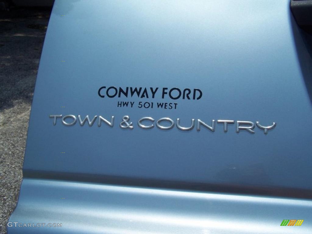 2003 Town & Country LX - Butane Blue Pearl / Navy Blue photo #12