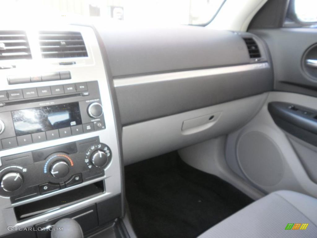 2009 Charger SE - Stone White / Dark Slate Gray/Light Slate Gray photo #31