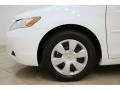 Super White - Camry LE Photo No. 25