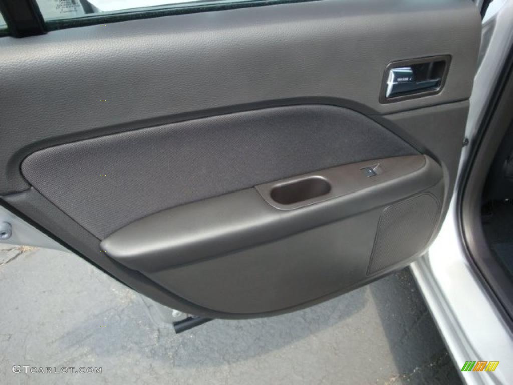 2010 Fusion SE - Brilliant Silver Metallic / Charcoal Black photo #14