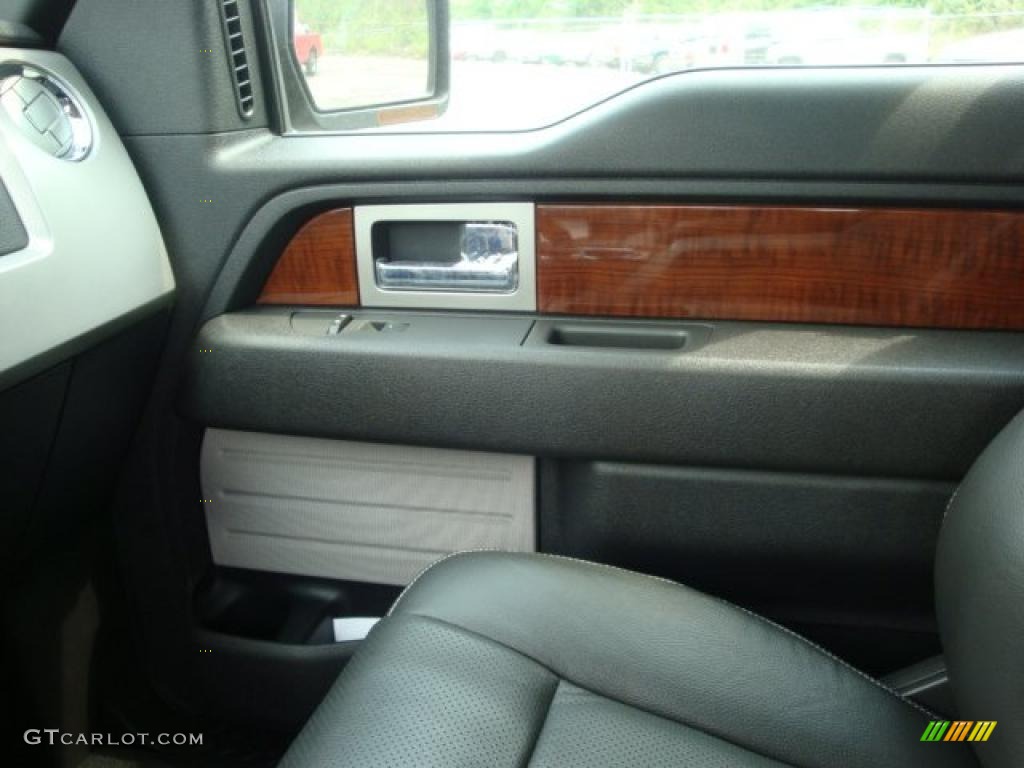 2010 F150 Lariat SuperCrew 4x4 - Tuxedo Black / Black photo #18