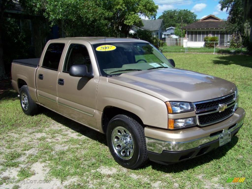 2007 Silverado 1500 Classic LS Crew Cab - Sandstone Metallic / Tan photo #3