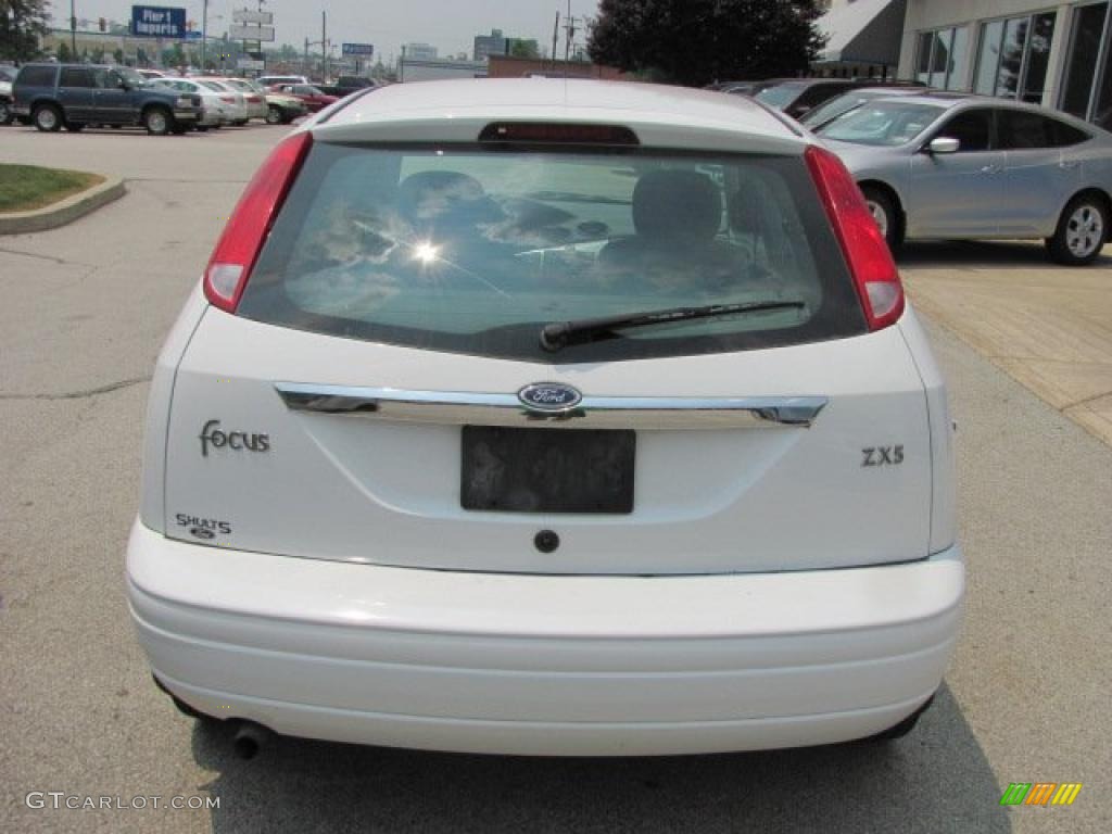 2002 Focus ZX5 Hatchback - Cloud 9 White / Medium Graphite photo #4
