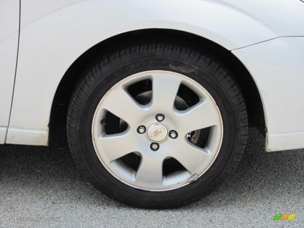 2002 Focus ZX5 Hatchback - Cloud 9 White / Medium Graphite photo #5