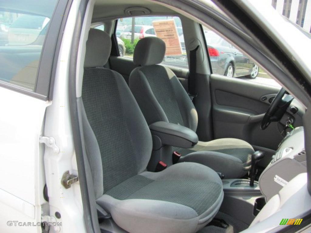 2002 Focus ZX5 Hatchback - Cloud 9 White / Medium Graphite photo #7