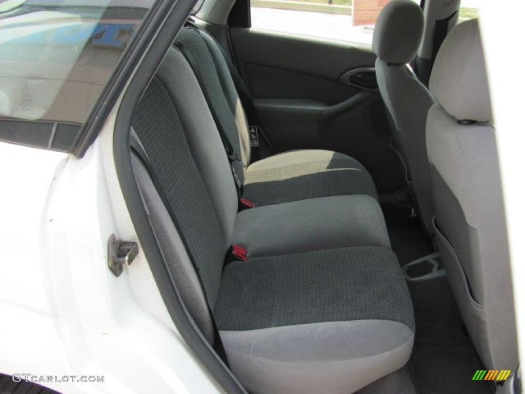 2002 Focus ZX5 Hatchback - Cloud 9 White / Medium Graphite photo #8