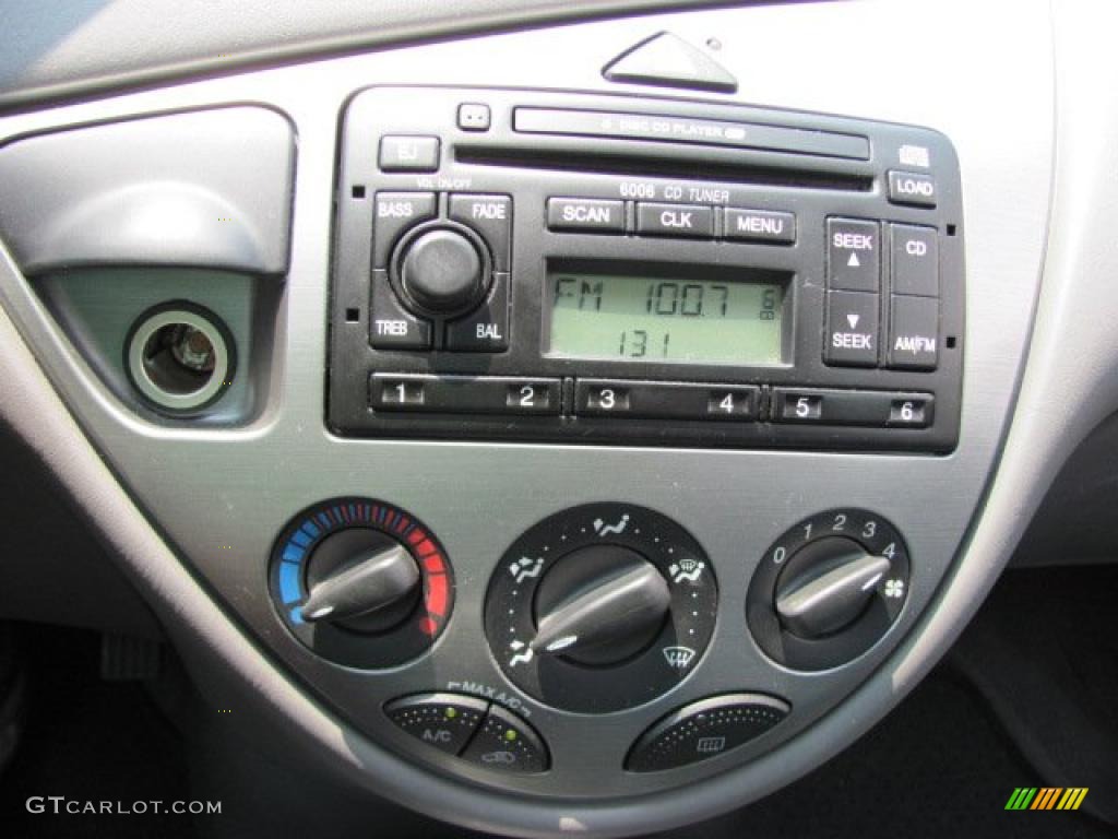 2002 Focus ZX5 Hatchback - Cloud 9 White / Medium Graphite photo #12