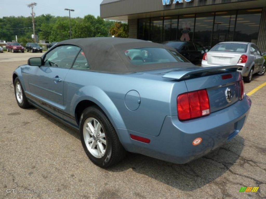 2006 Mustang V6 Premium Convertible - Windveil Blue Metallic / Light Graphite photo #2