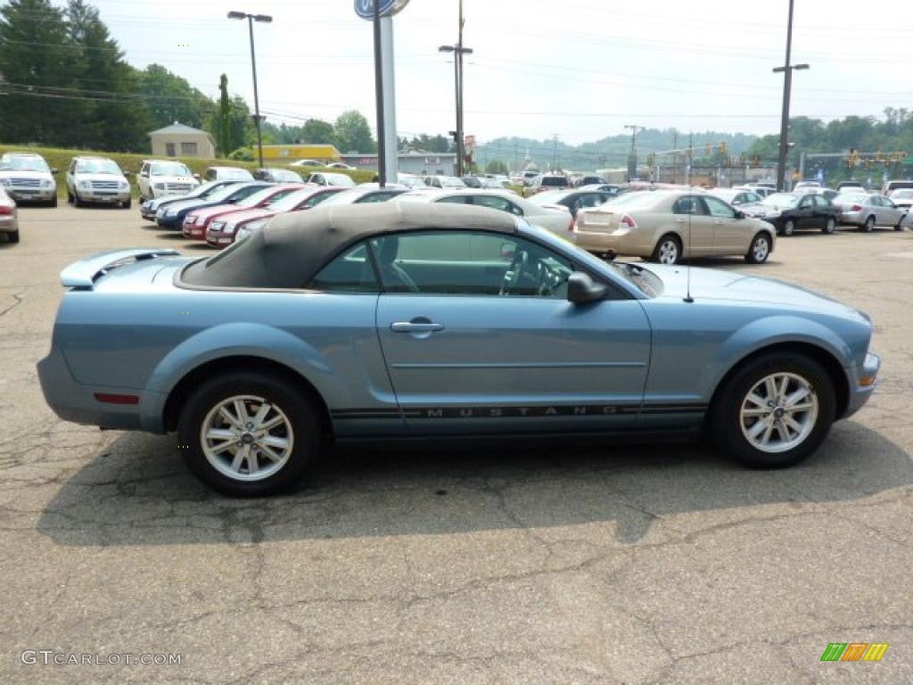 2006 Mustang V6 Premium Convertible - Windveil Blue Metallic / Light Graphite photo #5