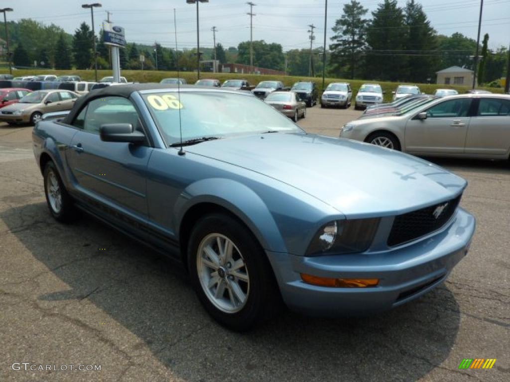 2006 Mustang V6 Premium Convertible - Windveil Blue Metallic / Light Graphite photo #6