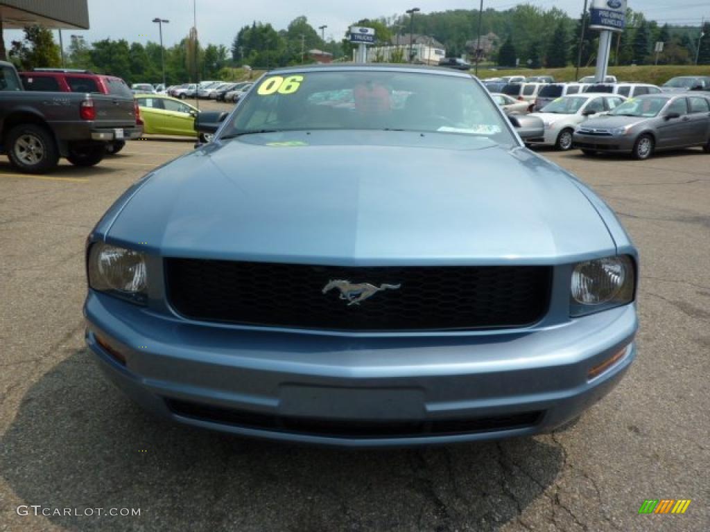 2006 Mustang V6 Premium Convertible - Windveil Blue Metallic / Light Graphite photo #7